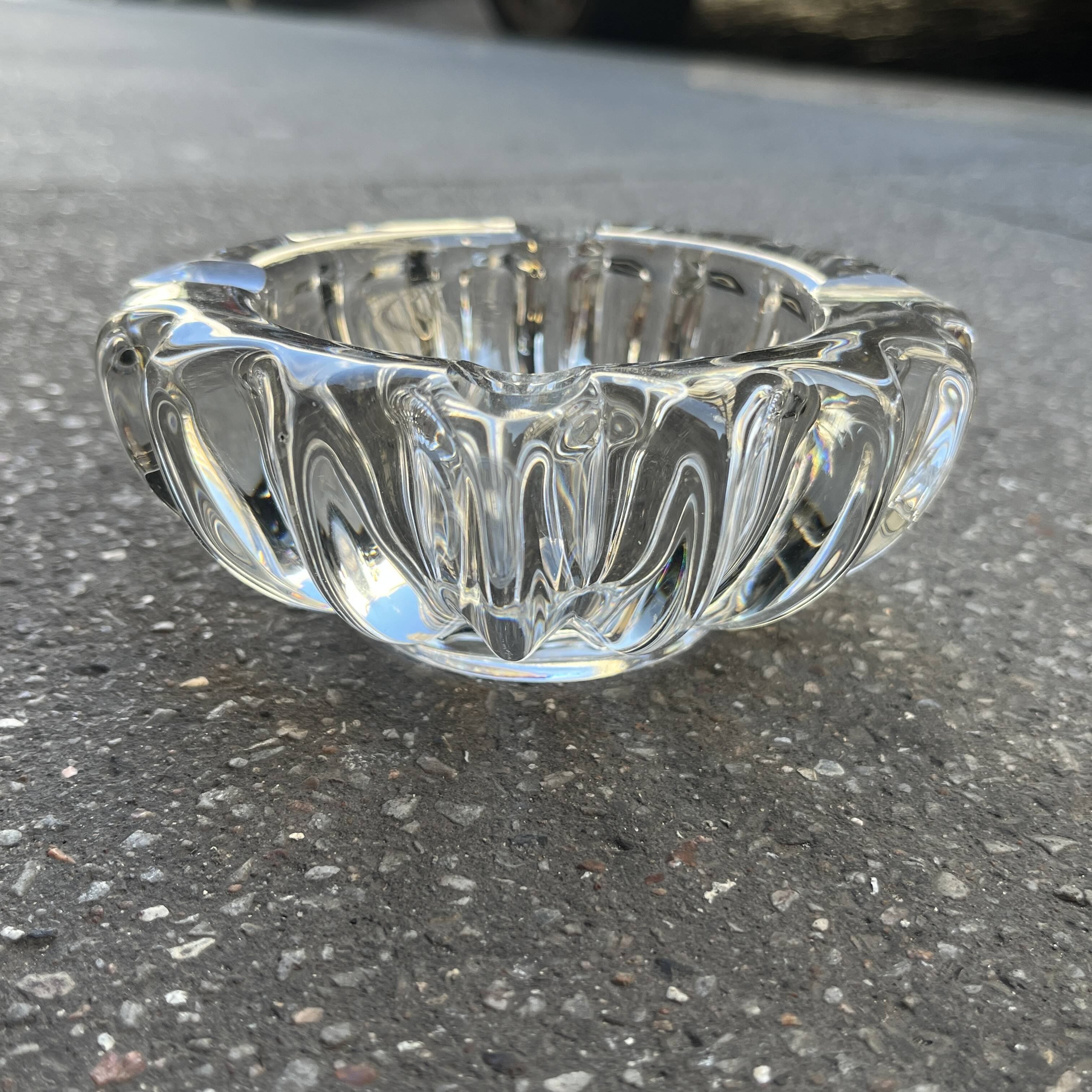 Art Deco molded glass ashtray by Pierre D'Avesn - Art Deco pocket emptier
