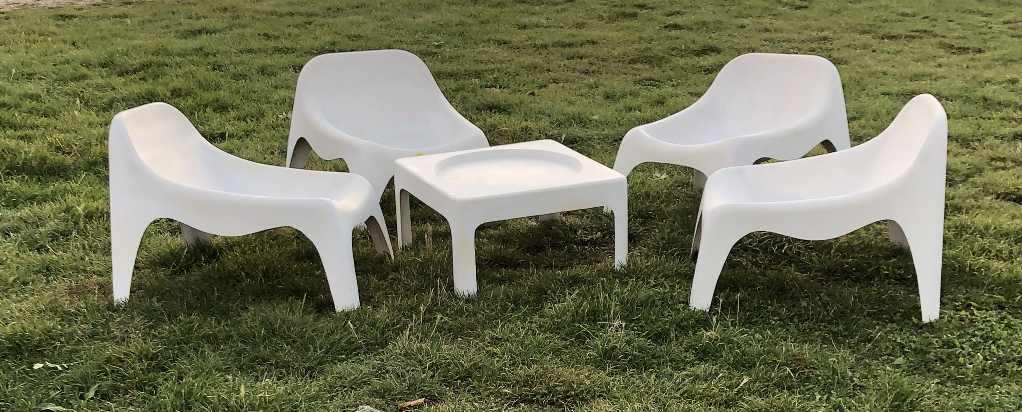 Salon de jardin avec 4 fauteuils et 1 table basse