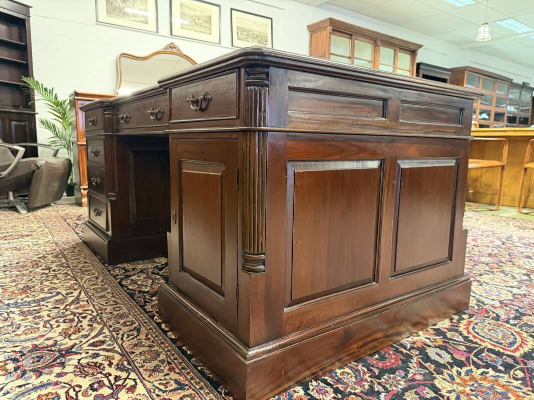 Classic English Partnerdesk Desk