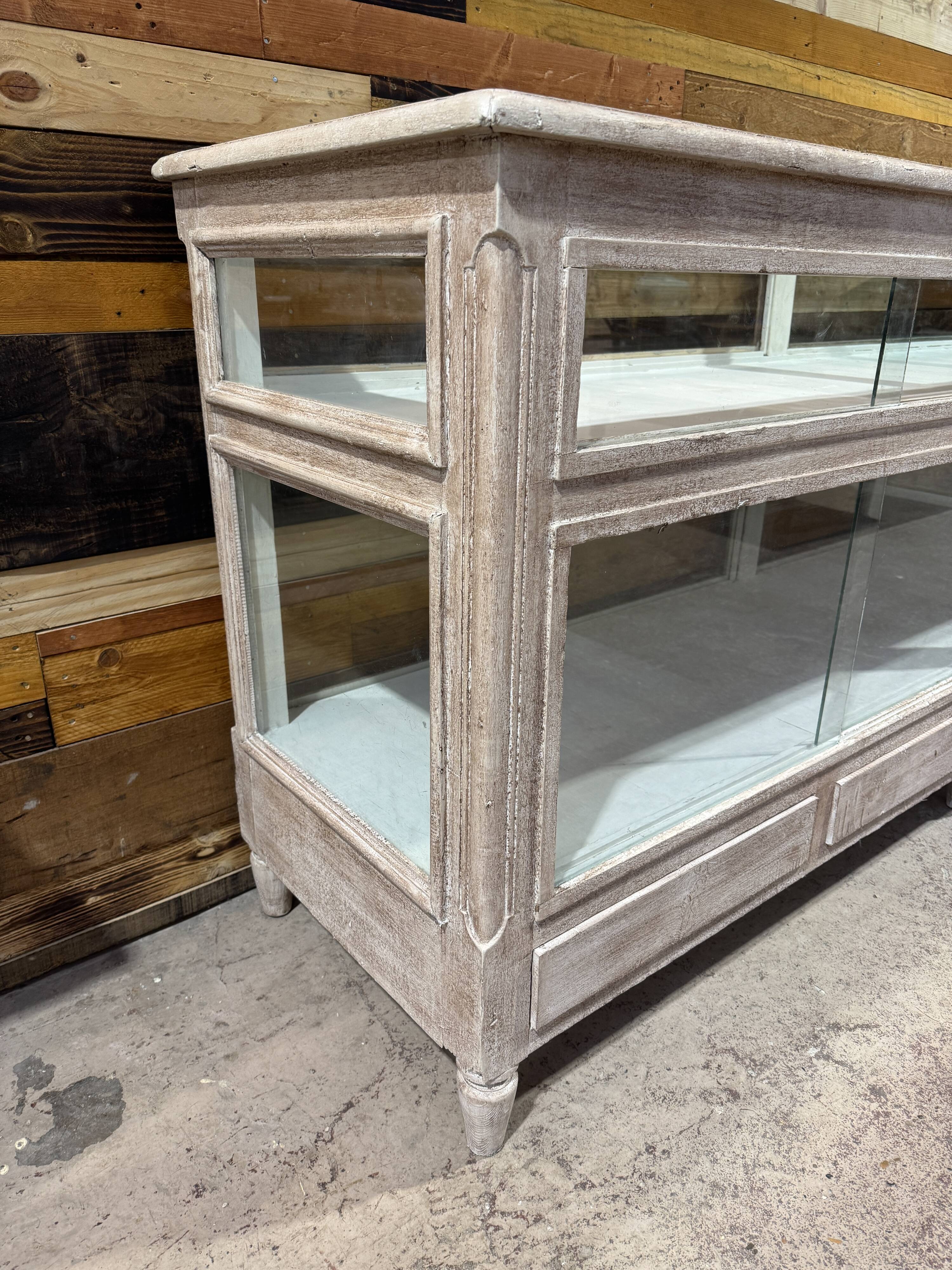 Comptoir de magasin vitré