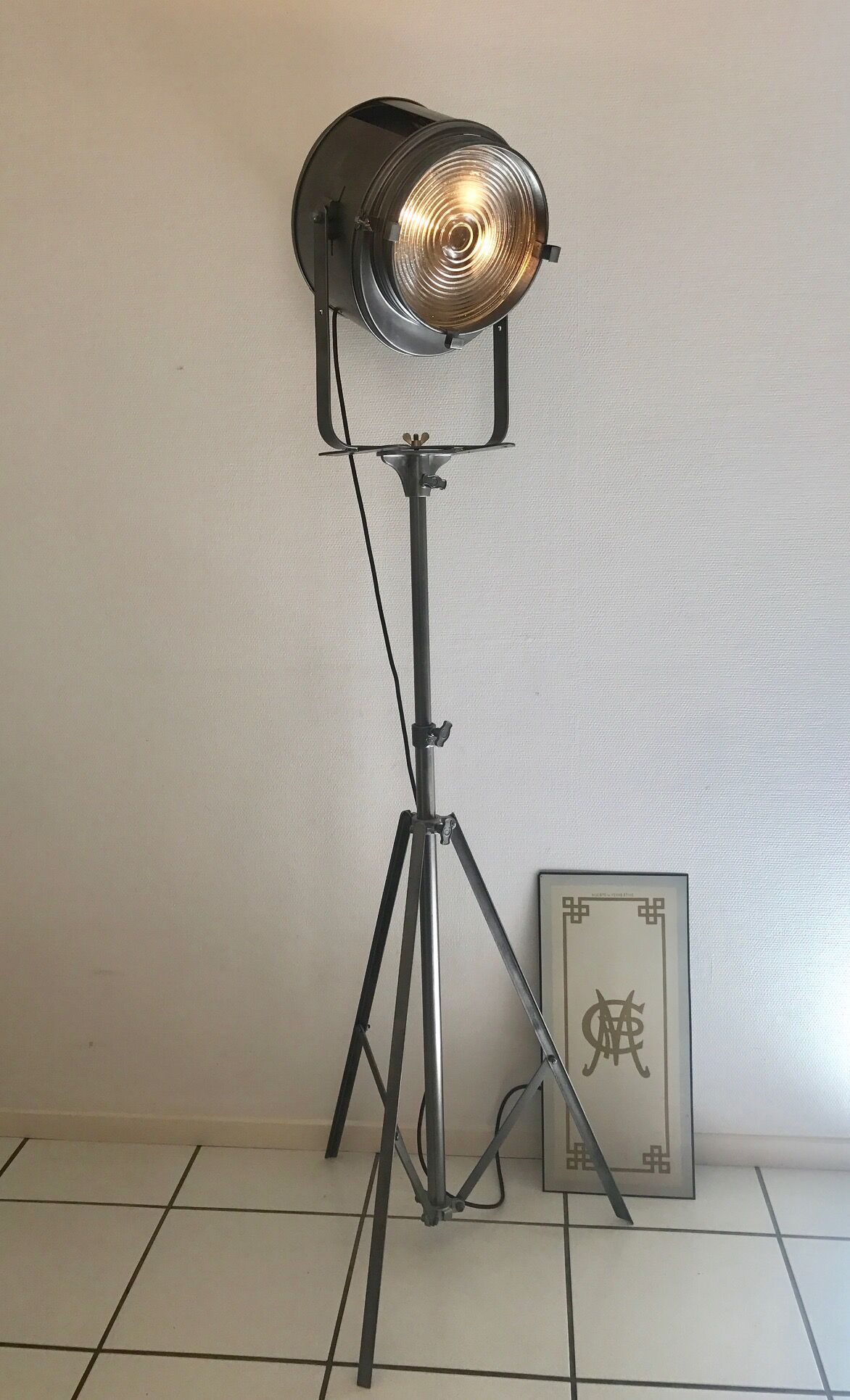 2kw Cremer on tripod origin movie projector
