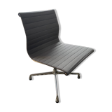 Fauteuil pivotant EA 108 de Charles et Ray Eames édition Vitra