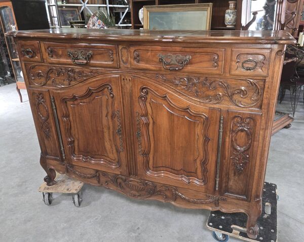 Buffet Louis XV provençal en noyer sculpté – XIXe siècle