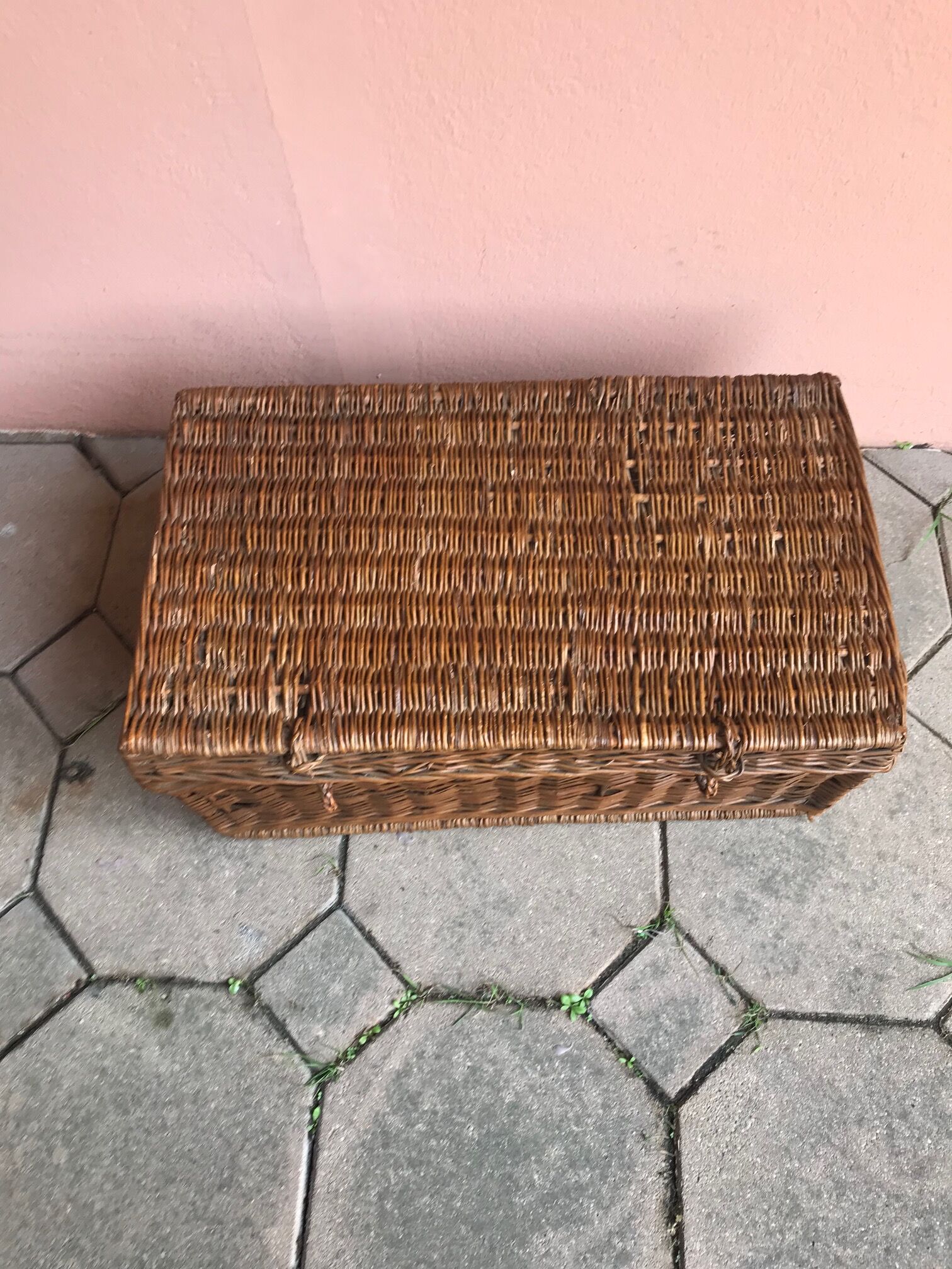 Old trunk in woven wicker rectangular shape - Bicycle model suitcase