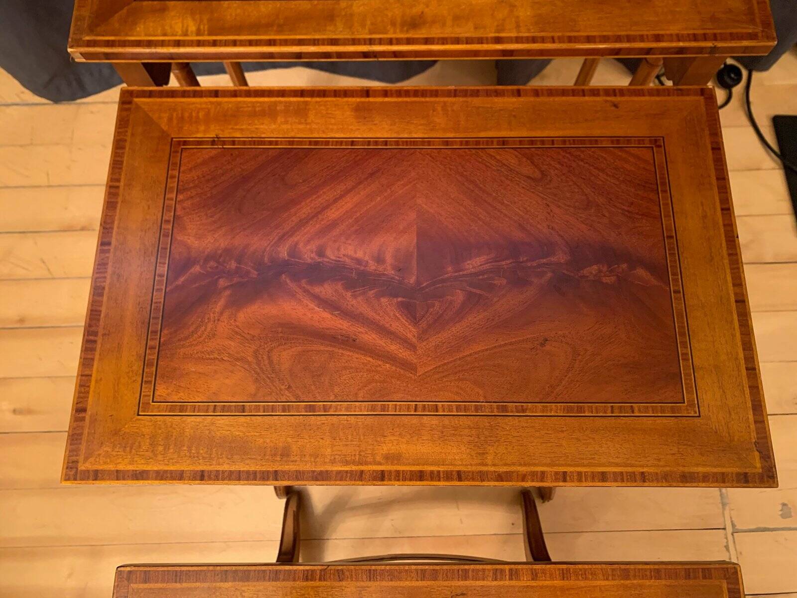 Tables édouardiennes du 20e siècle, années 1890, ensemble de 3