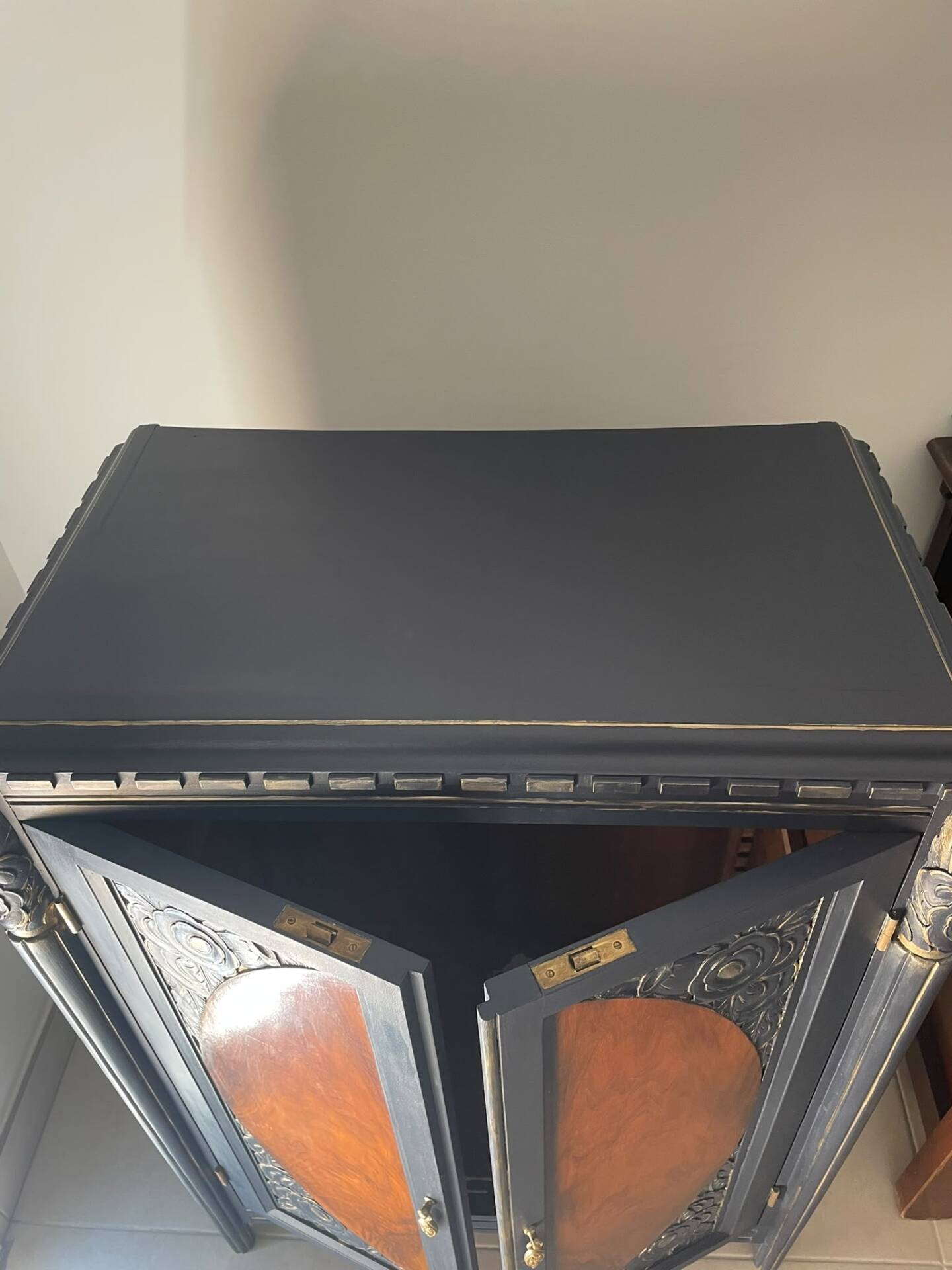 Commode art déco rénovée avec goût