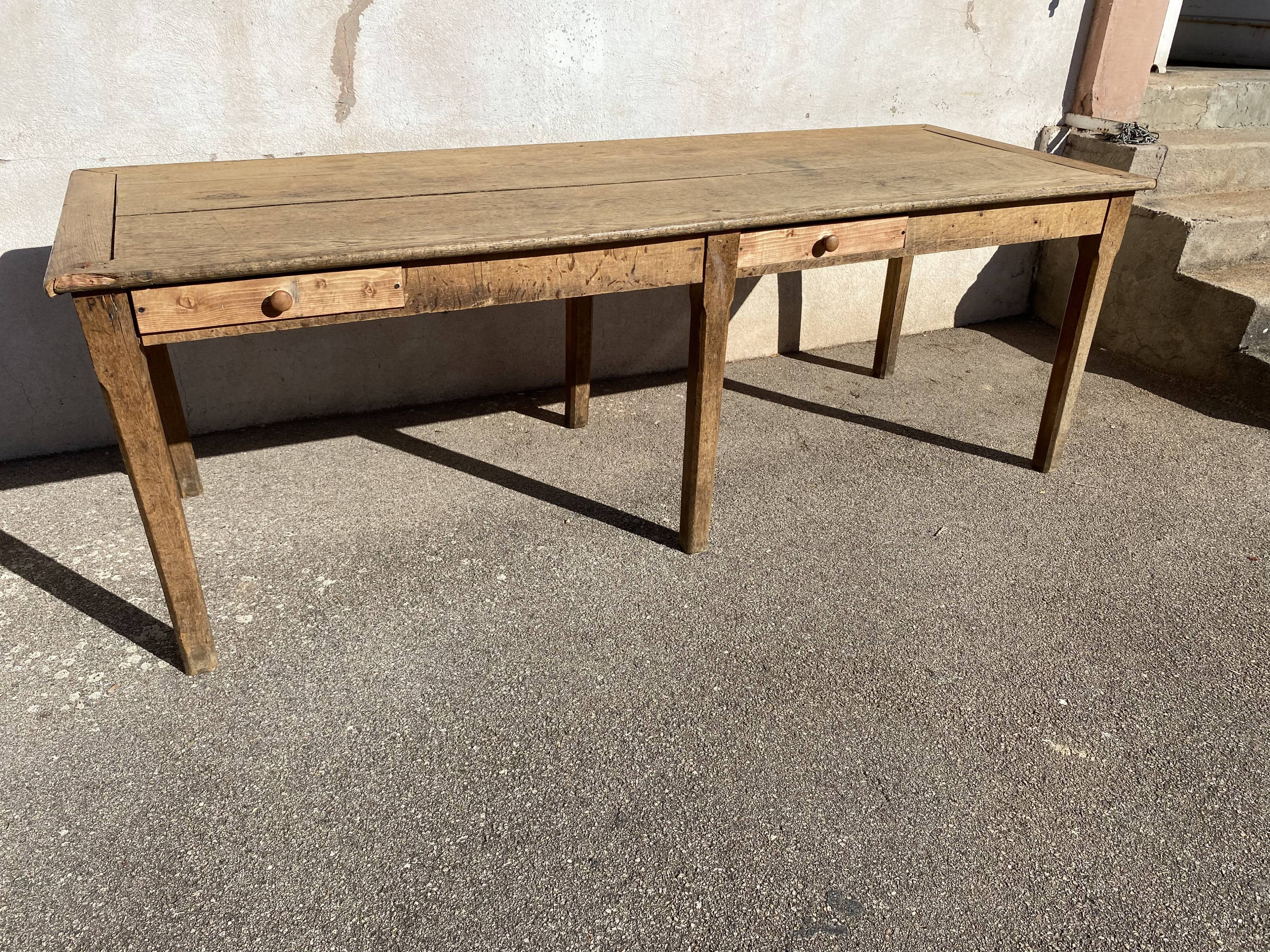 Table with 6 legs, furniture of trade