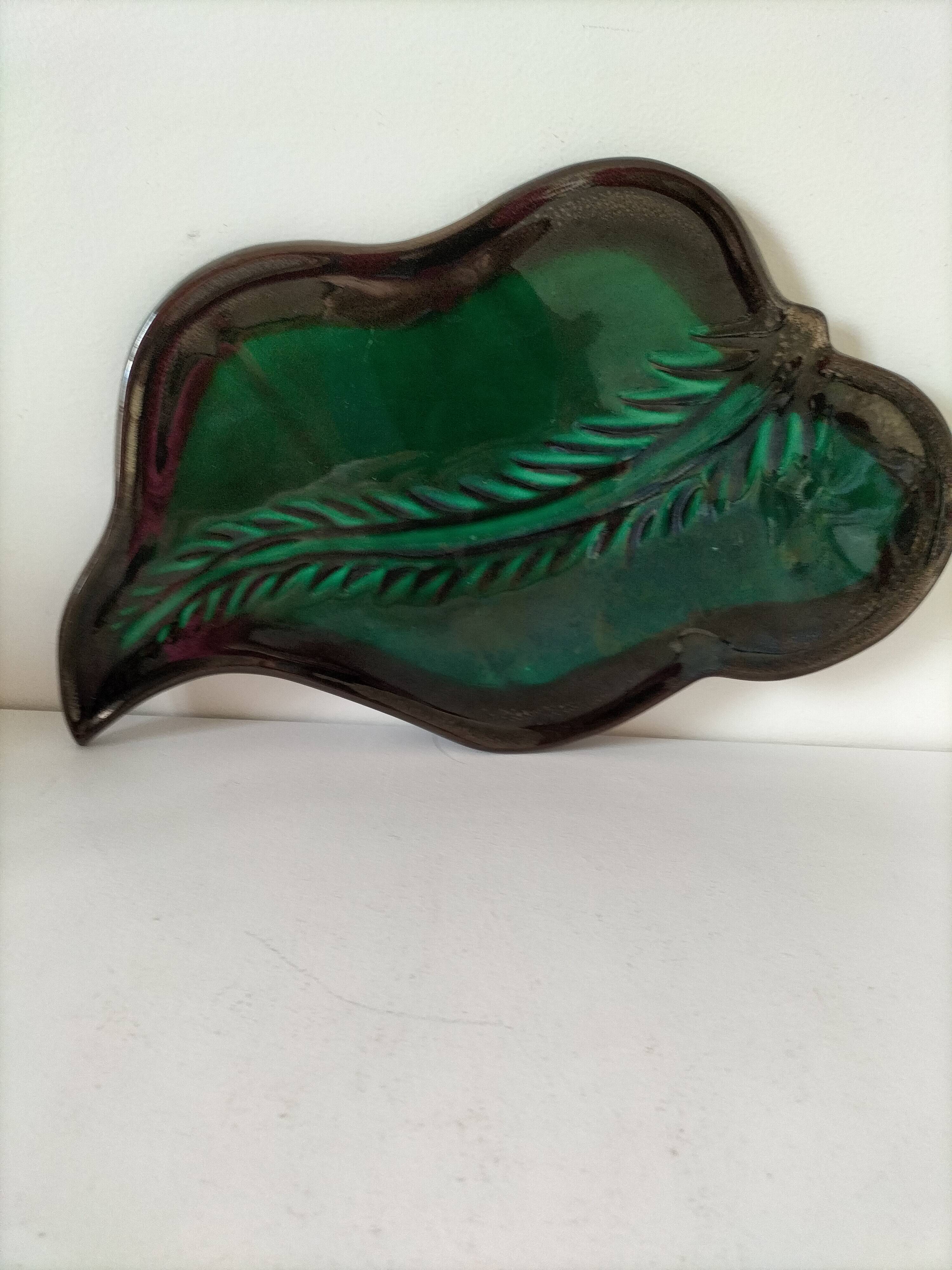 Ceramic leaf dish