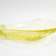 Plat coupe oiseau, en verre cristallin jaune pâle