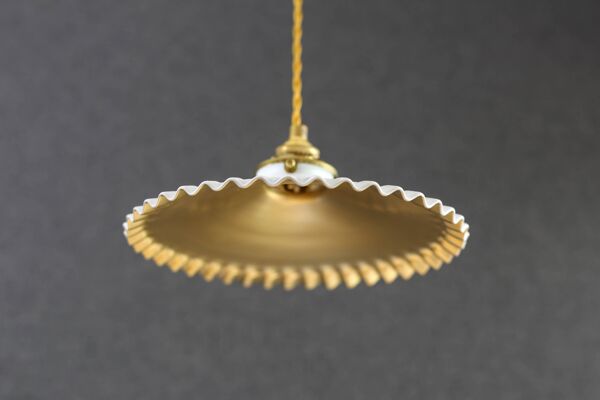 Suspension en verre ancien peint en blanc et doré - douille et cable neufs