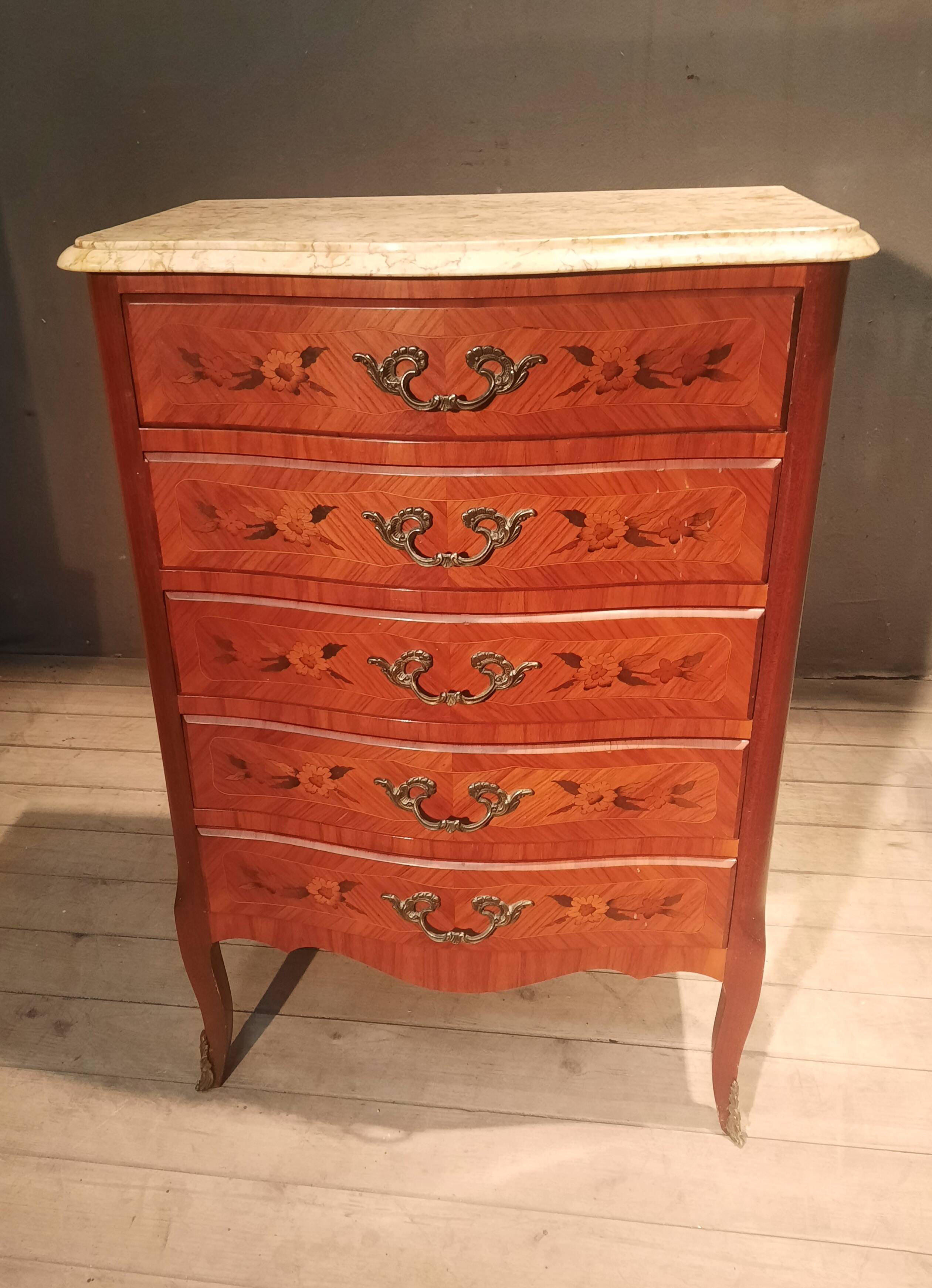Flowered marquetry commode in Louis XV style