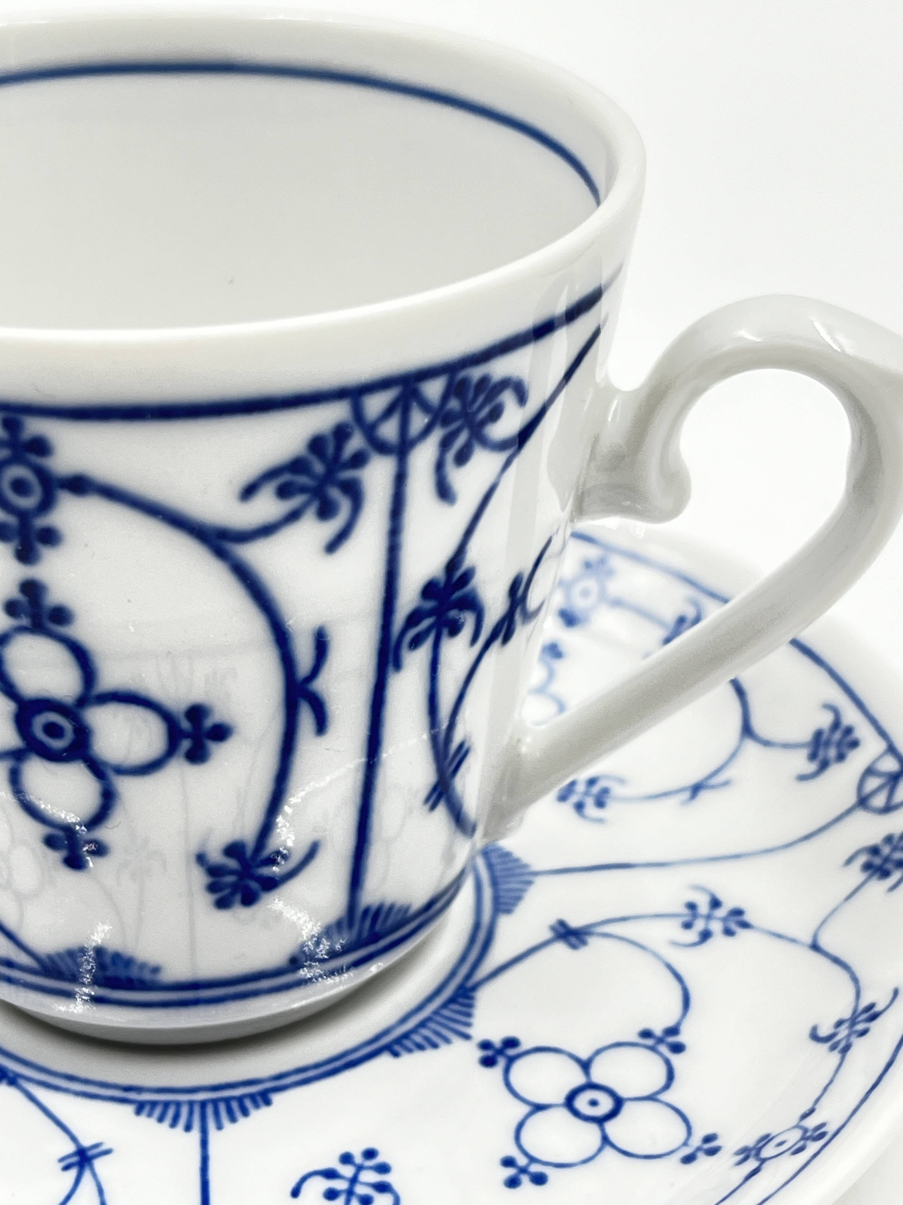 Set of 4 winterling cups, milk jug and sugar bowl