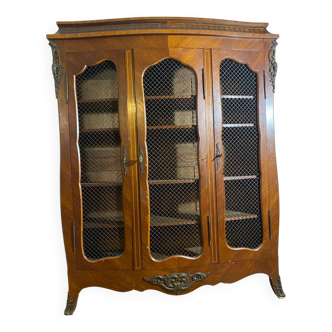 Wire mesh cabinet