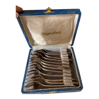 Box of dessert forks in silver metal