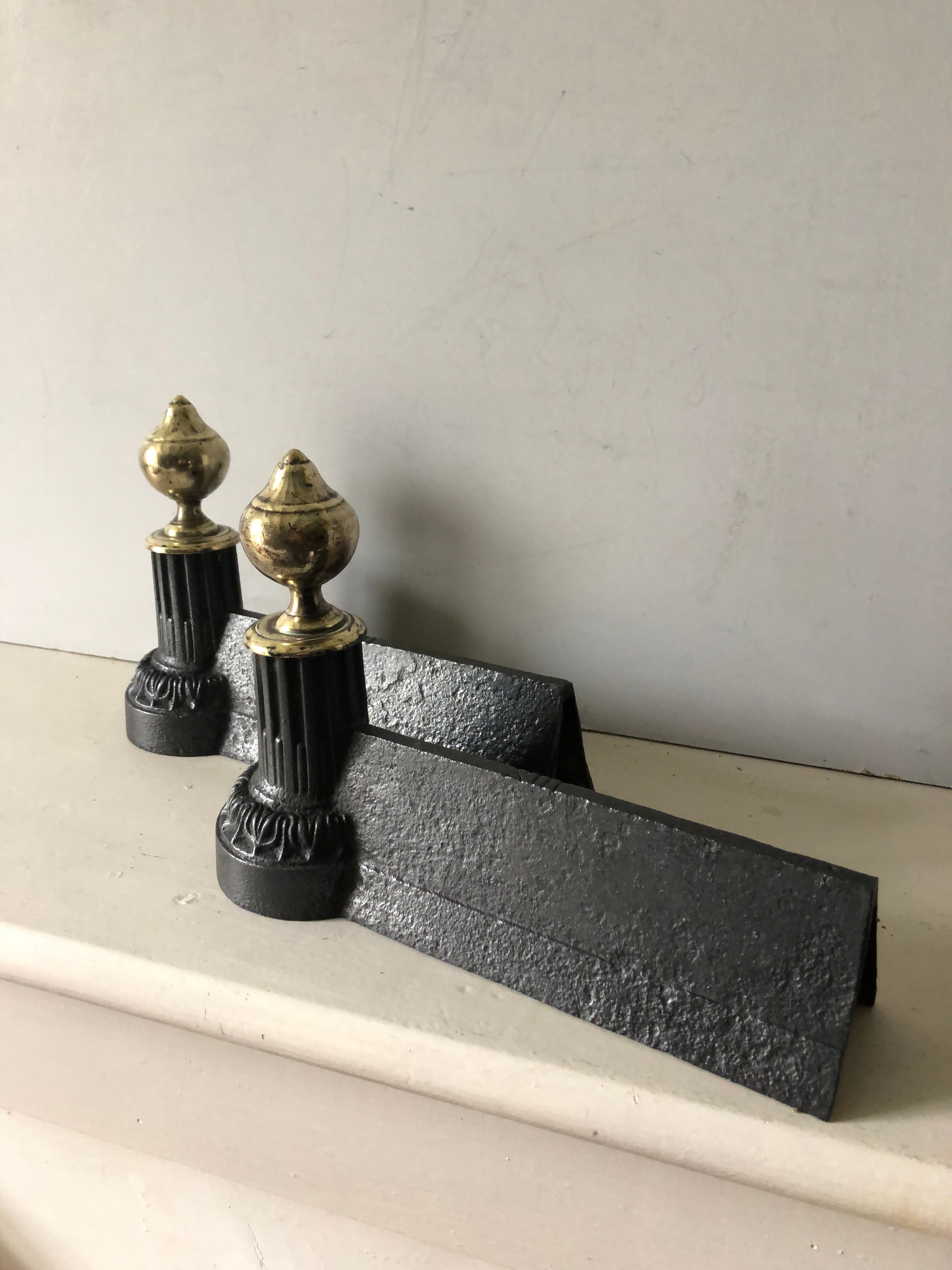 Pair of neoclassical chenets