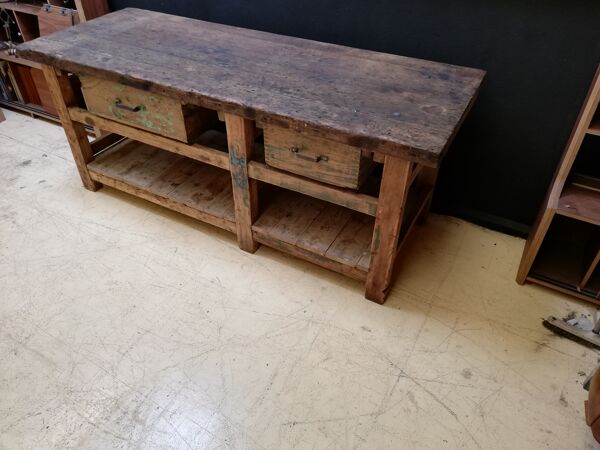 Ancien établi vintage de menuisier en bois, déco industrielle