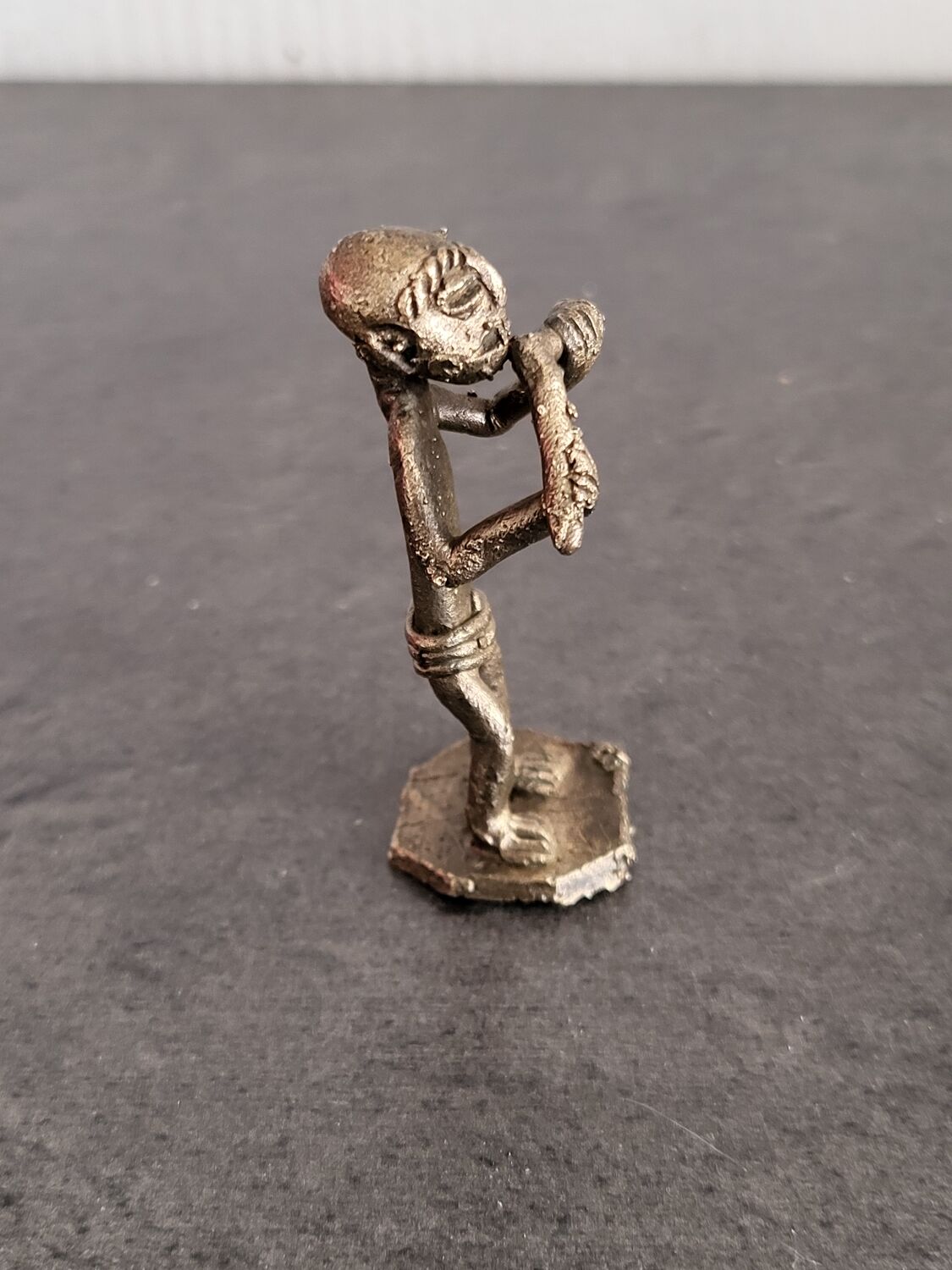 Ancient Akan weight for weighing gold in brass, in excellent condition.