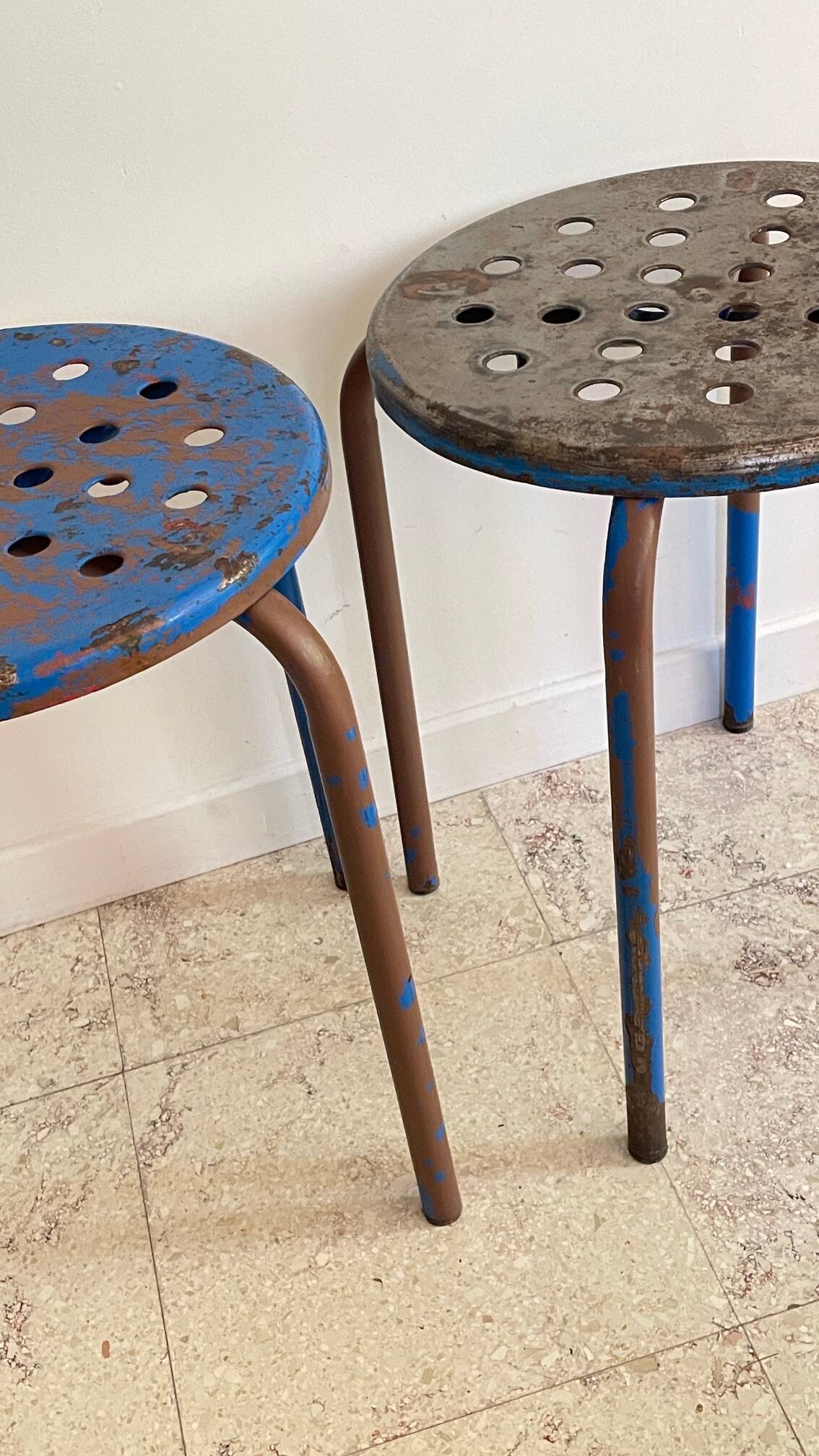Tabouret industriel acier patine bleue & chocolat vintage