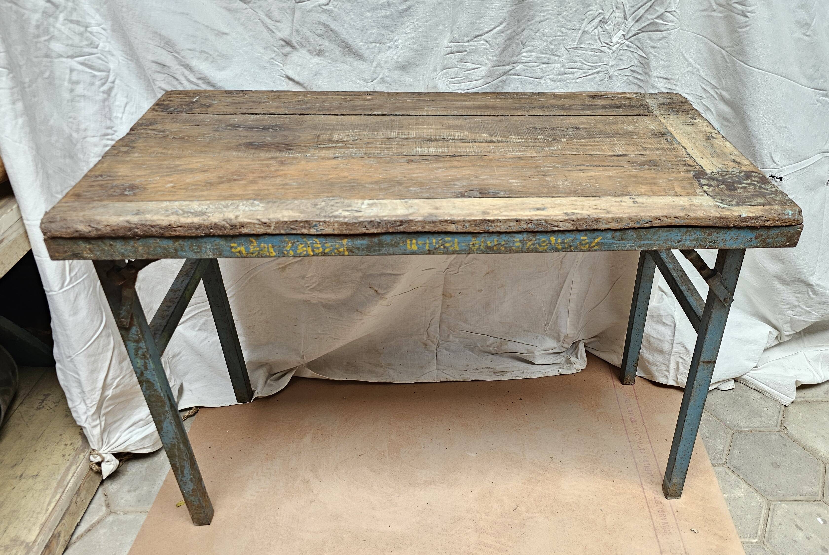 Table pliante d'atelier en teck et fer forgé