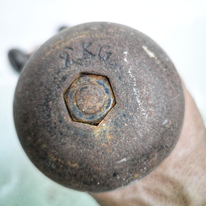 Pair of vintage dumbbells in cast iron and wood