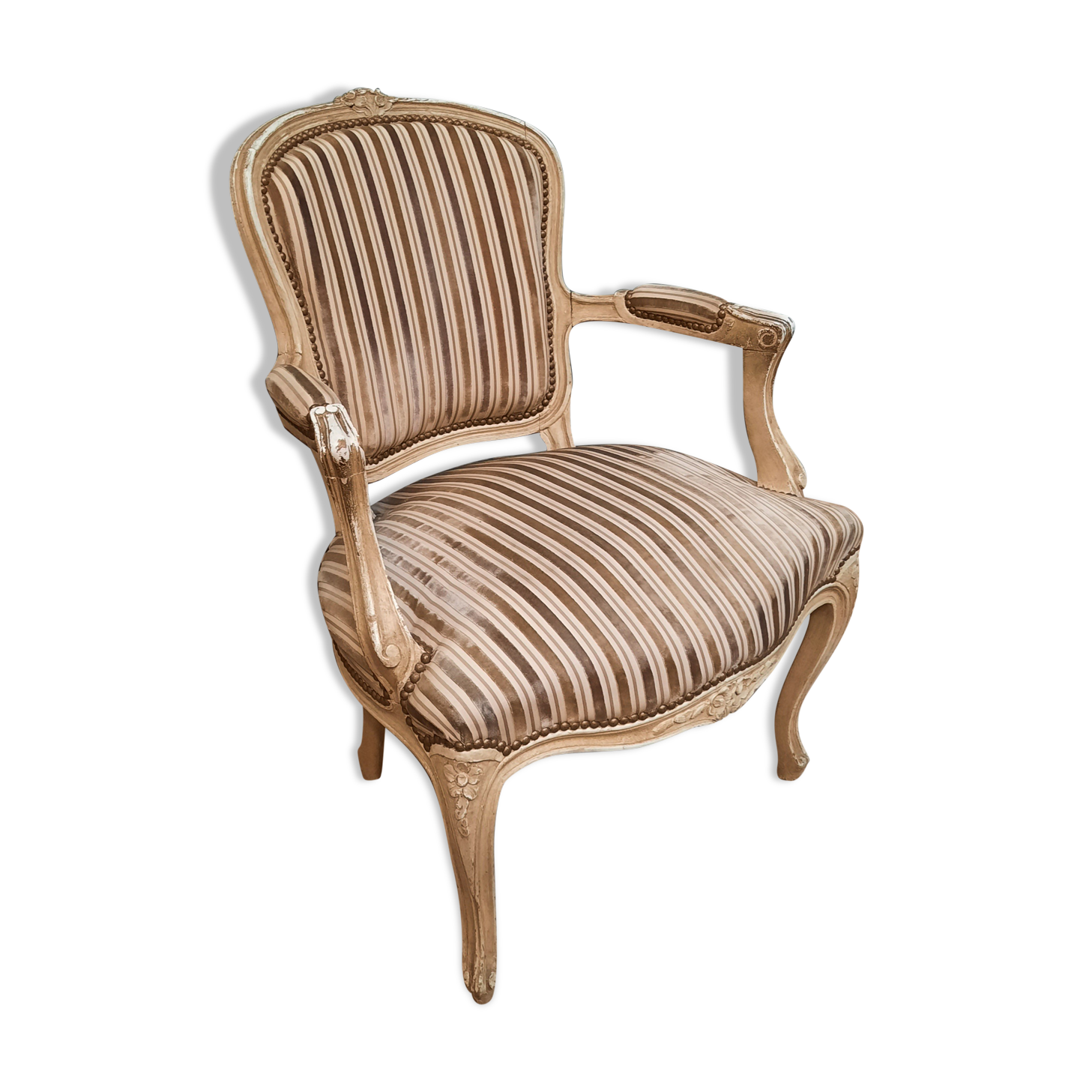 Fauteuil laqué blanc de style Louis XV
