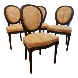 4 chaises à dossier médaillon style Louis XVI