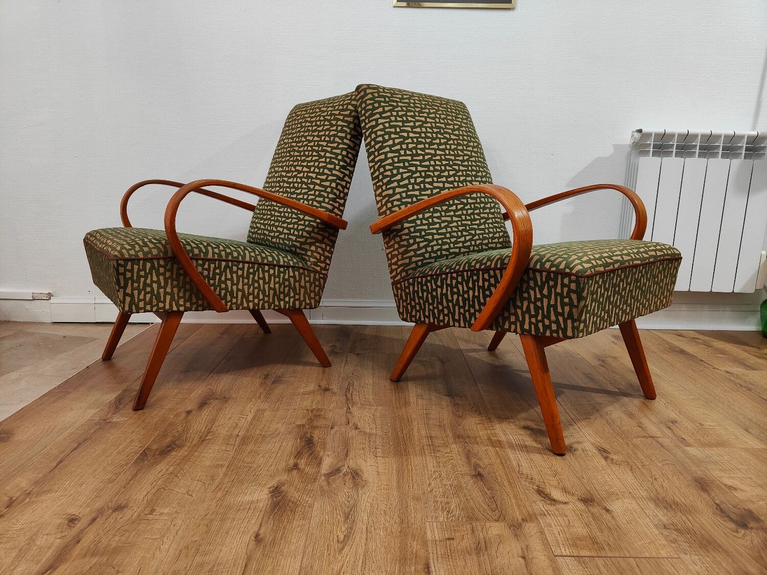 Paire de fauteuils 6952 par Jaroslav Smidek pour Ton