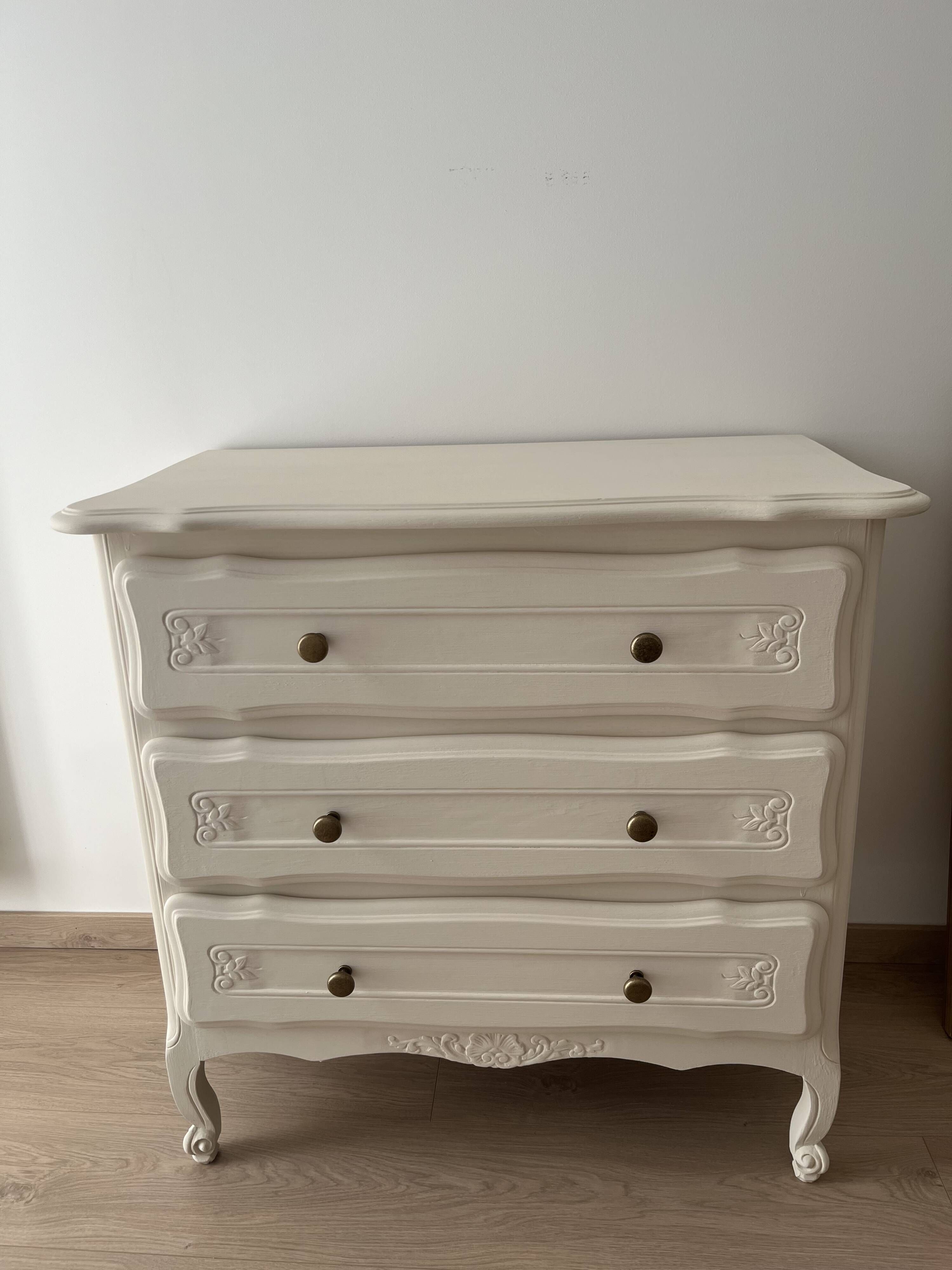 Commode blanc plume