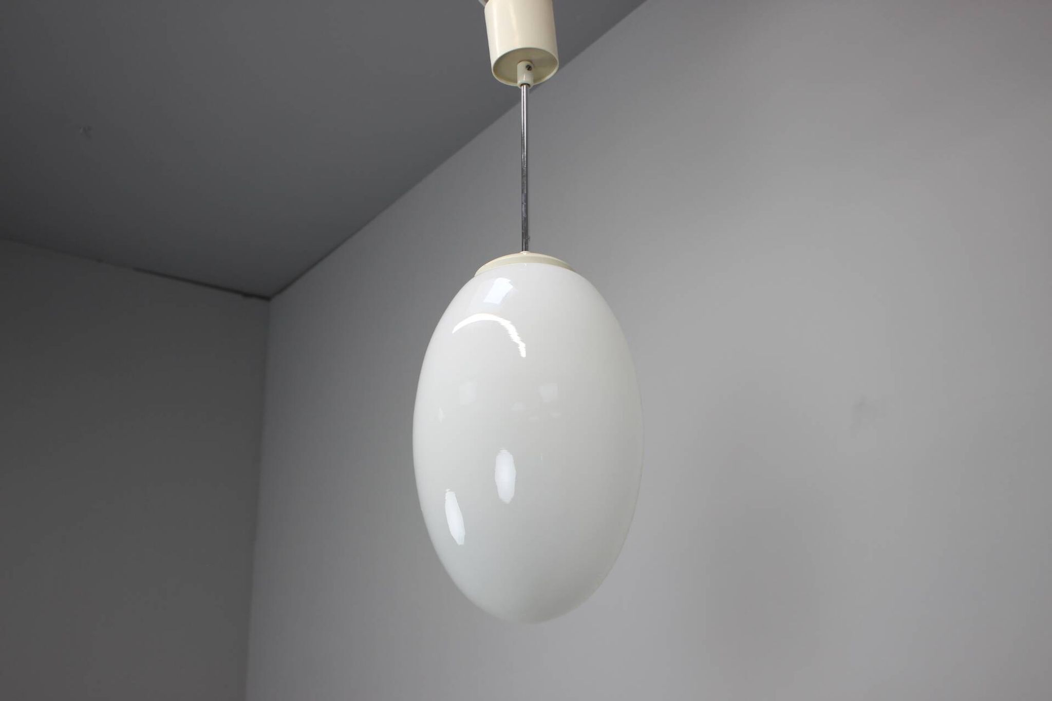 Suspension en opaline, Tchécoslovaquie 1970