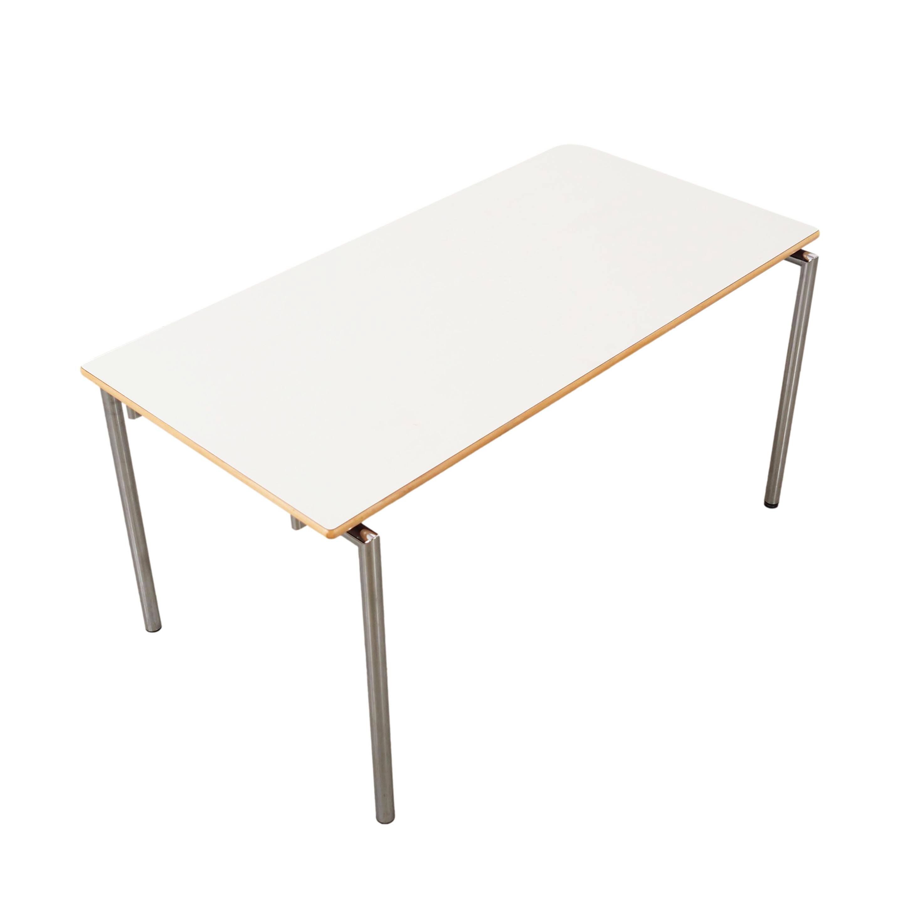 Table laminée, design danois, 2000, fabriquée par Randers Møbelfabrik