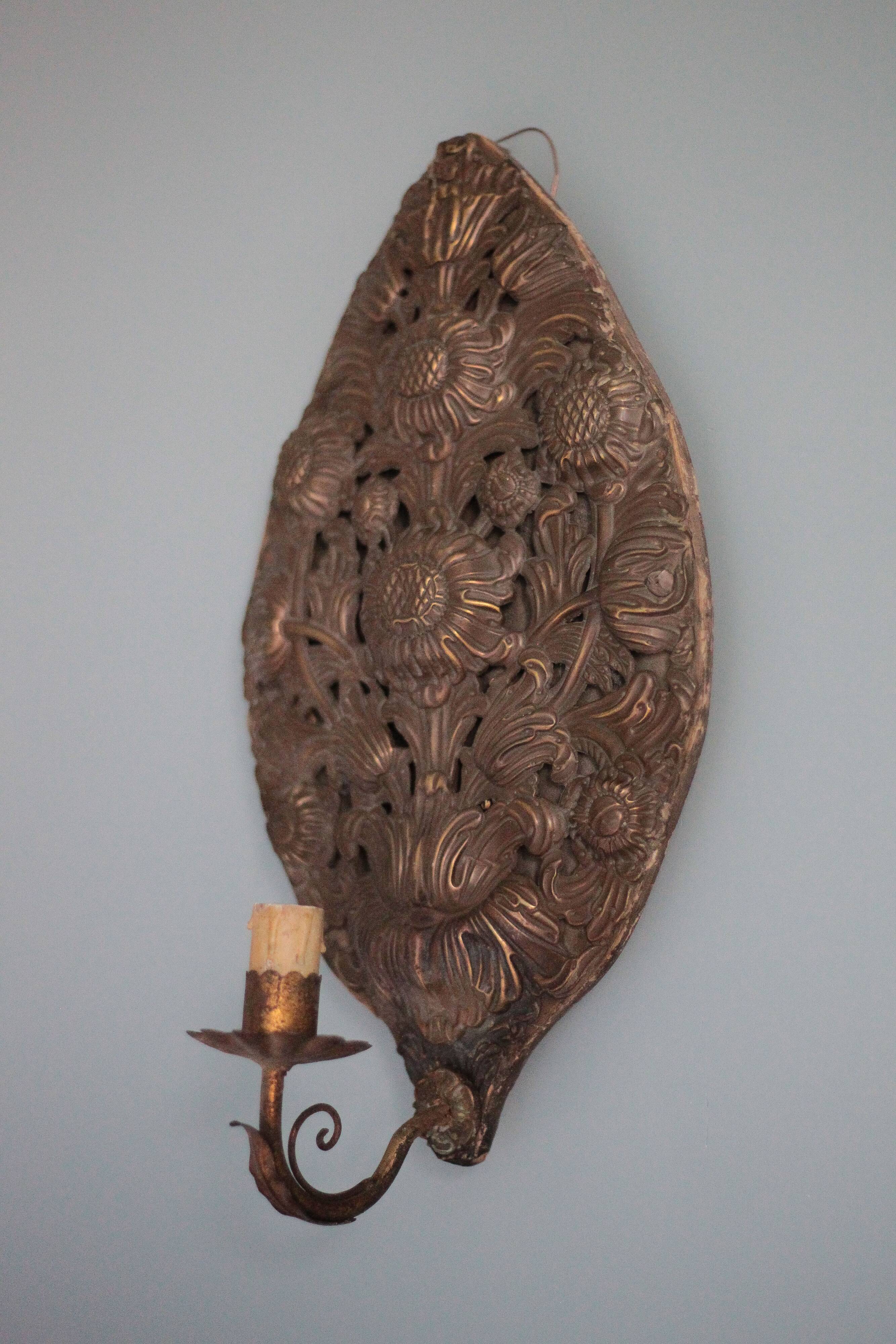 Pair of wall sconces in embossed brass with floral patterns, wall lamp, sconce.
