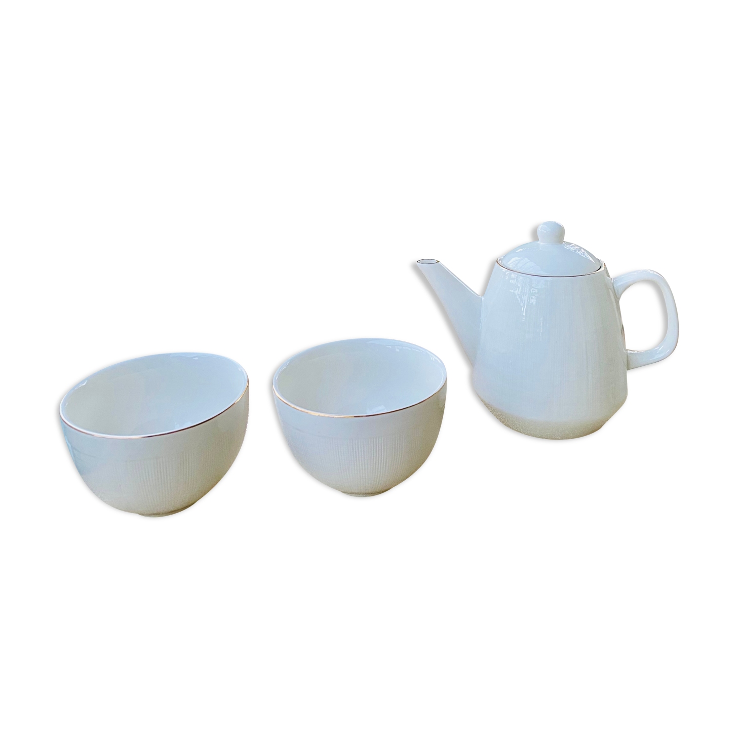 Porcelain teapot and cups