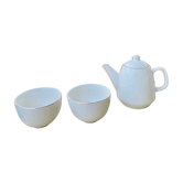 Théière et tasses en porcelaine
