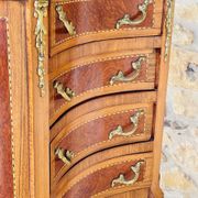 Commode style Louis XV en loupe d'orme et noyer