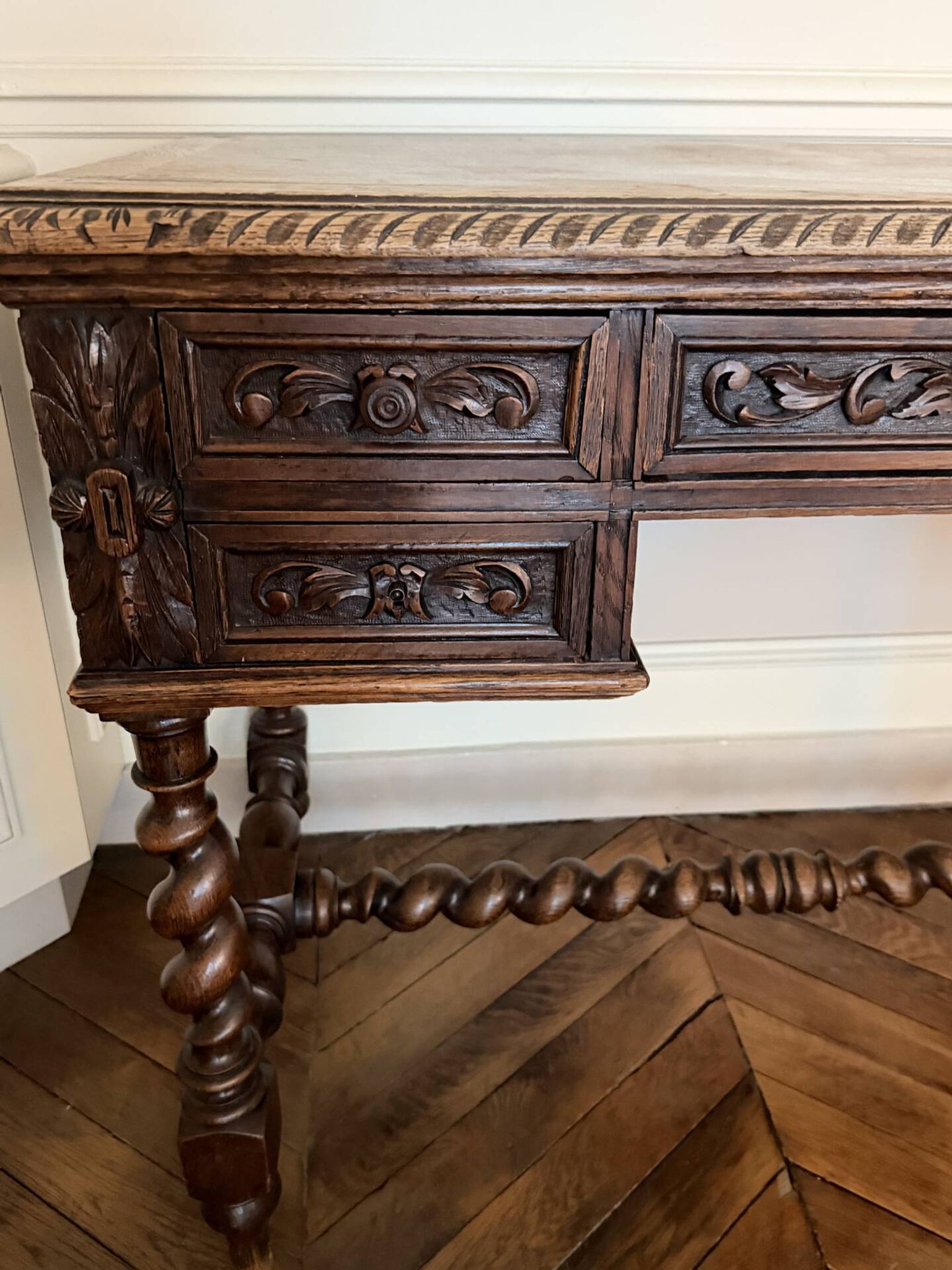 Louis XIII oak writing desk with carved twisted legs, late 19th century.