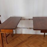 Extendable cherry table