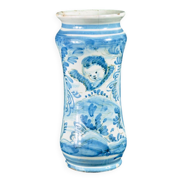 Albarelo en faïence décoré en camaïeu bleu à motif d’angelot fin XVIIe siècle
