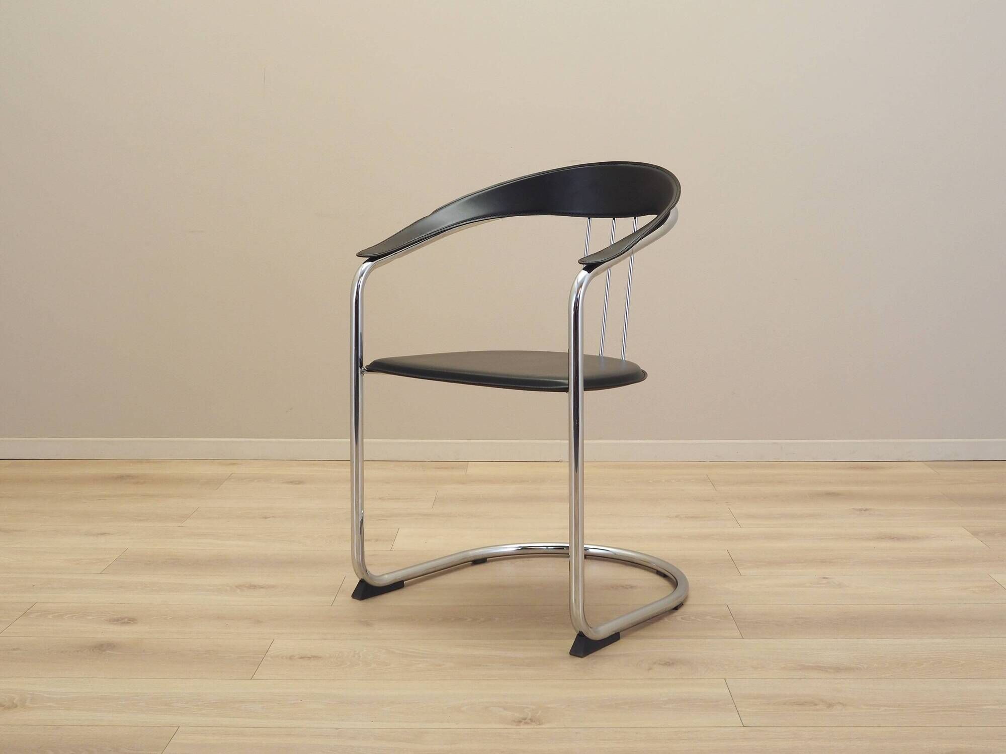 Set of four chairs, Italian design, 1980s, production: Italy