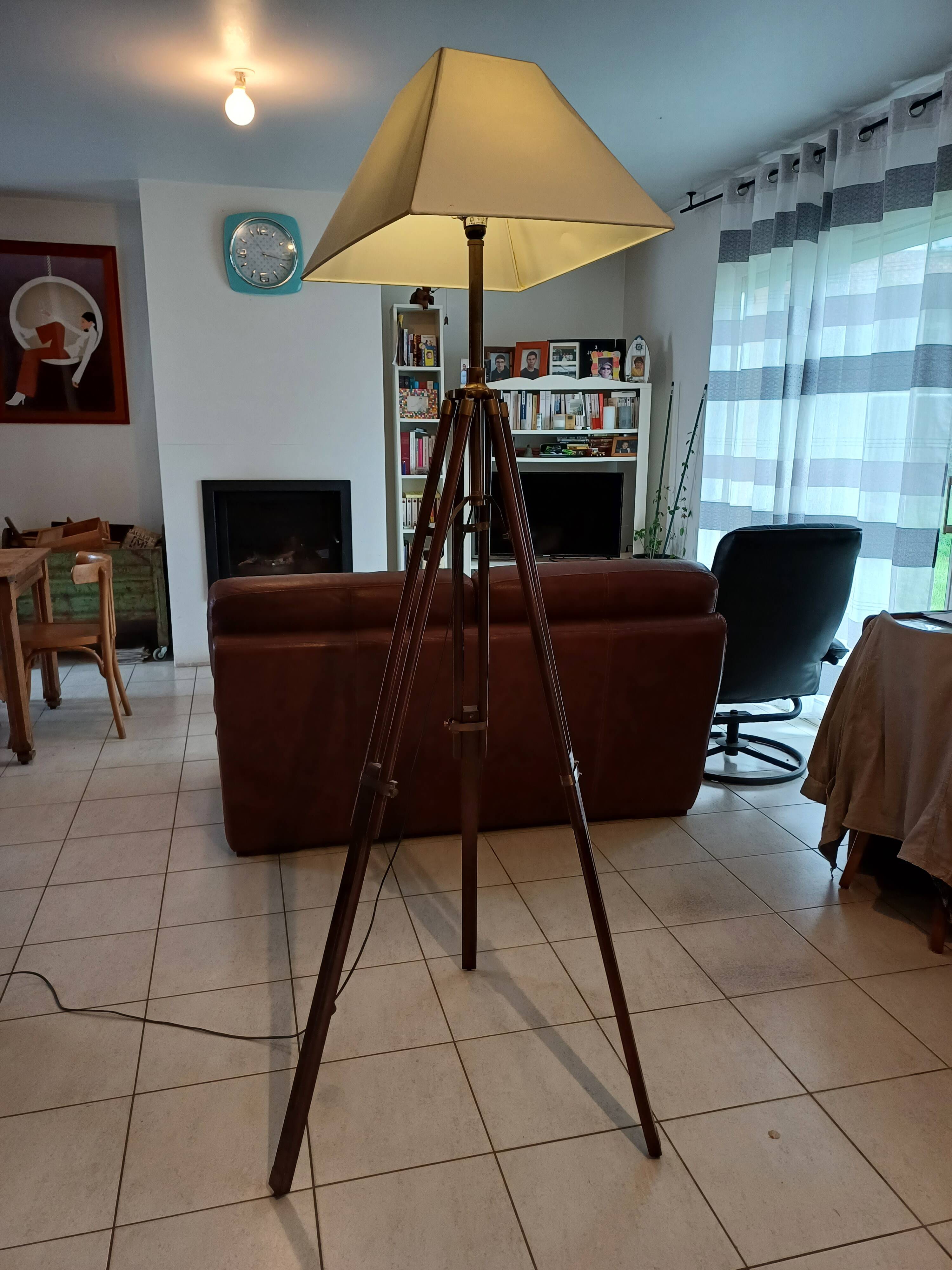 Geometric Tripod Lamp Wood and Brass