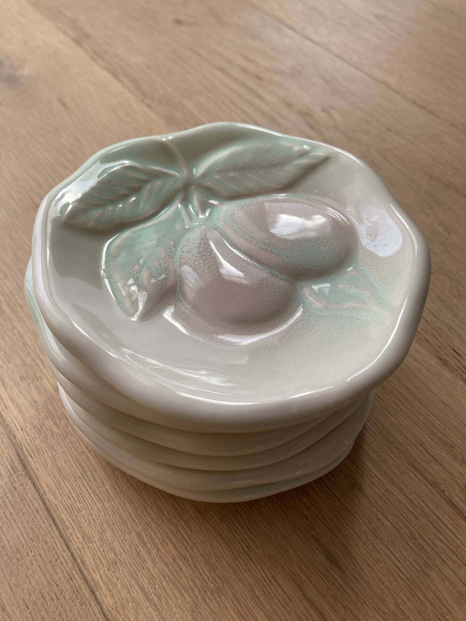 6 small ceramic plates