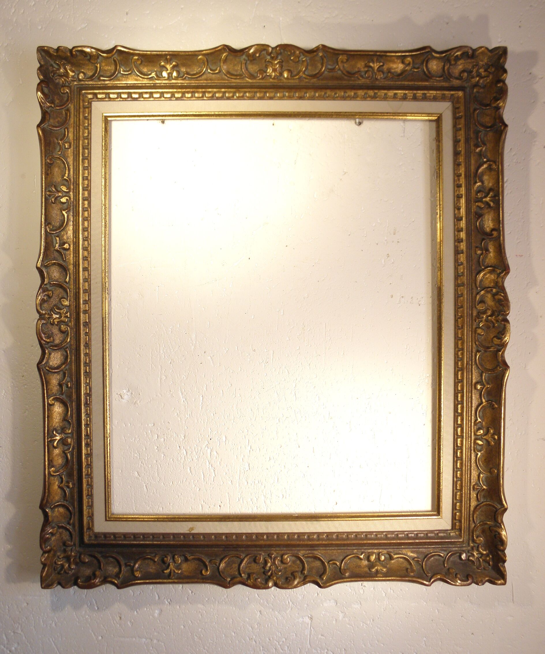 Gilded wood frame 85 x 74 cm