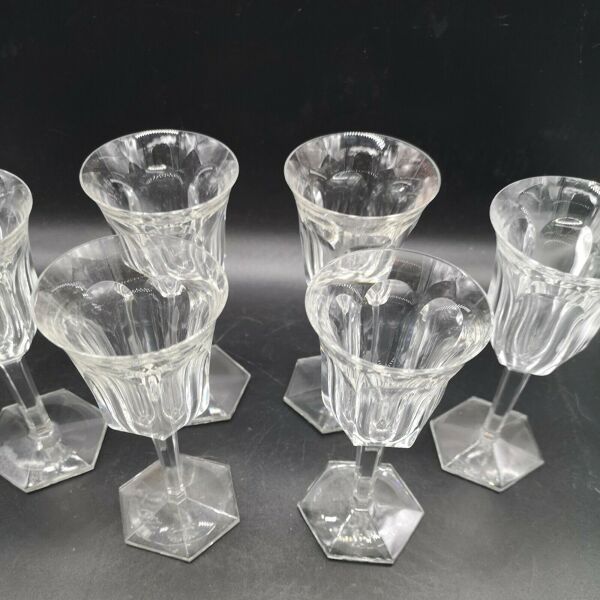 Série de 6 verres à vin Baccarat modèle Malmaison signés