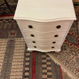 White English chest of drawers