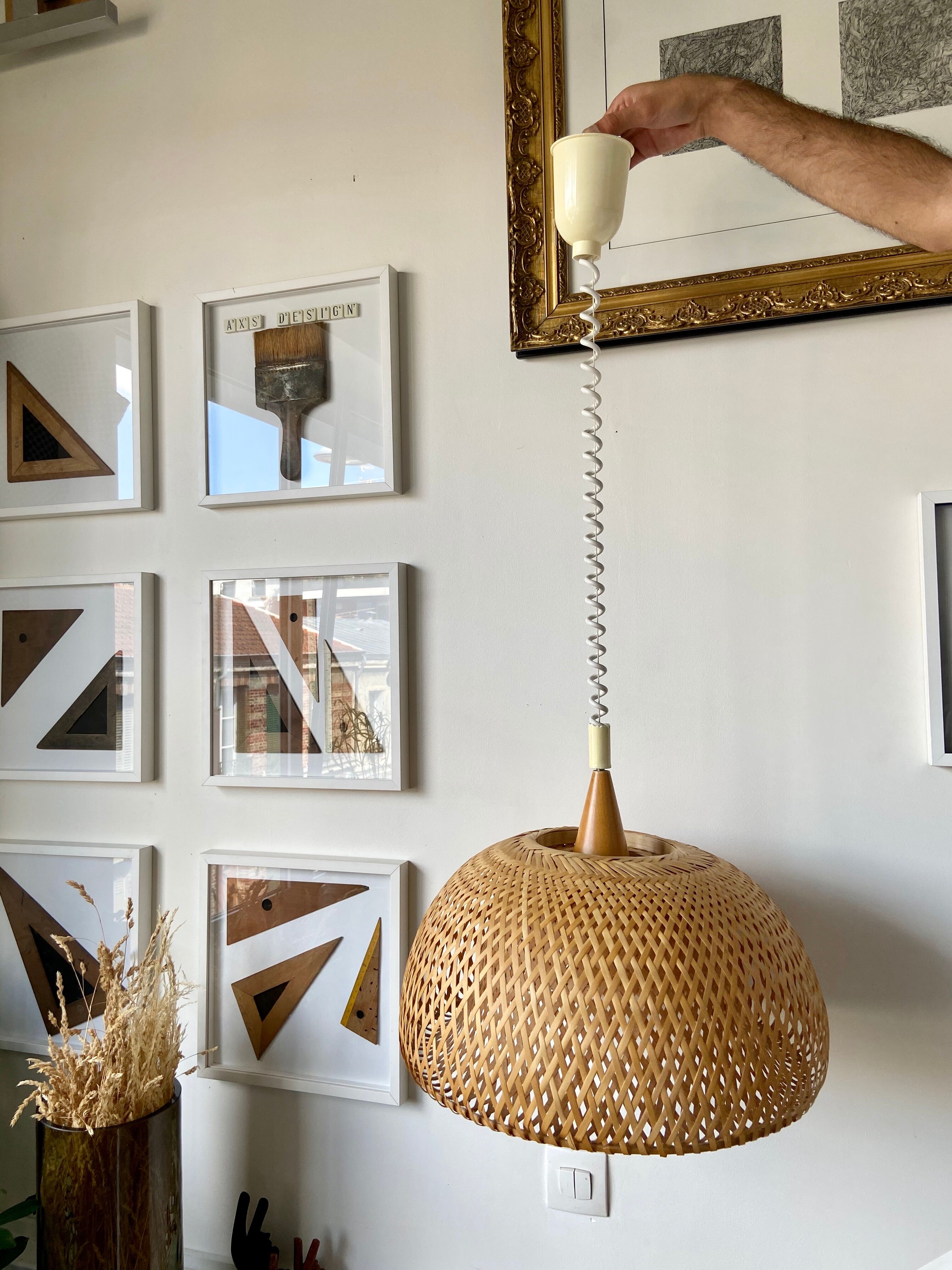 Telescopic wicker hanging lamp
