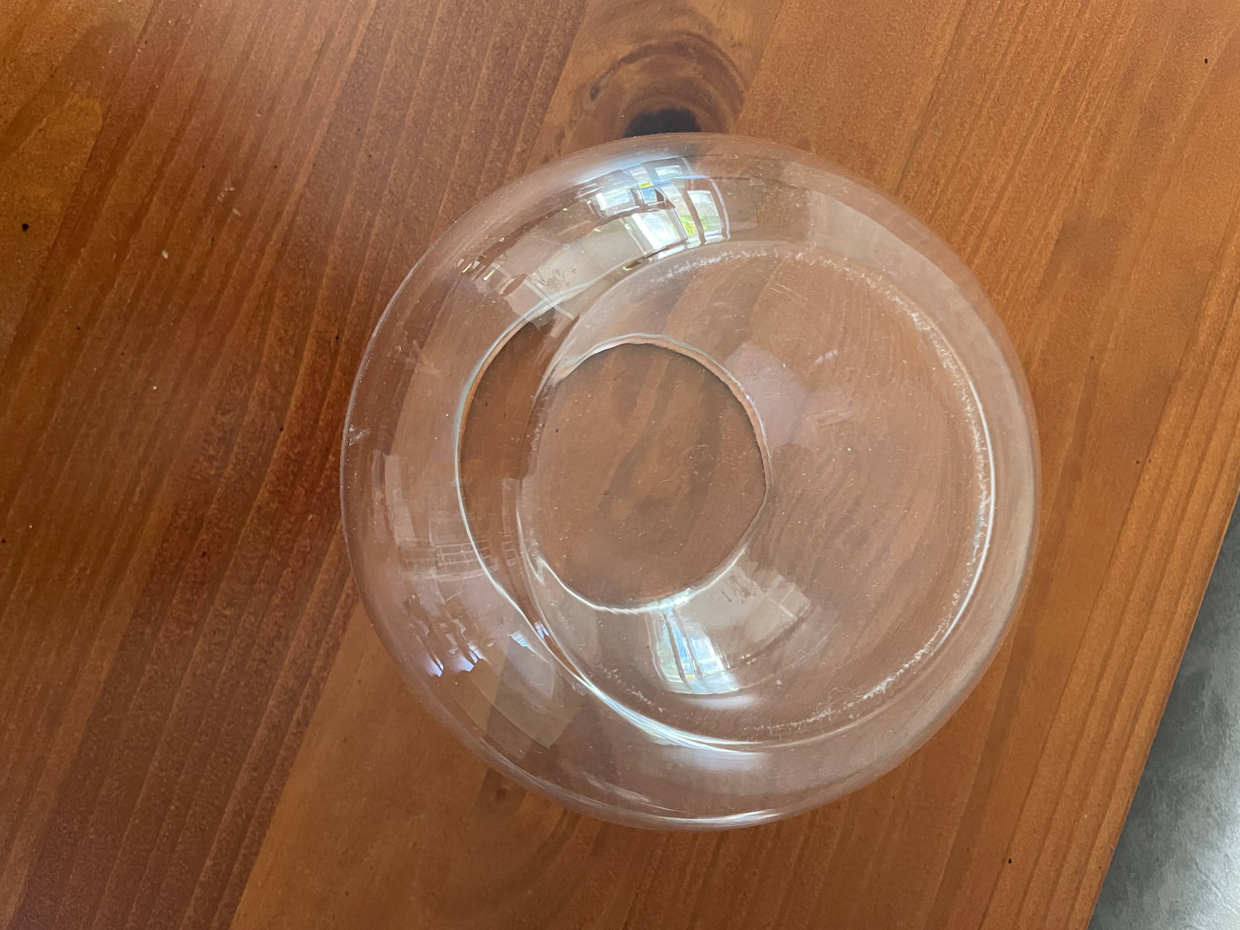 Round glass vase