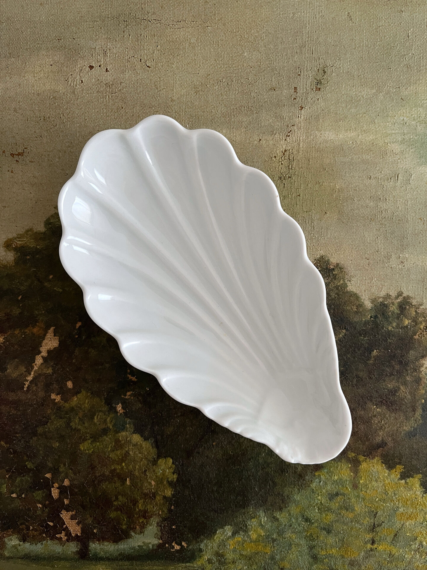 Small shell-shaped ramekin in antique Pillivuyt porcelain.
