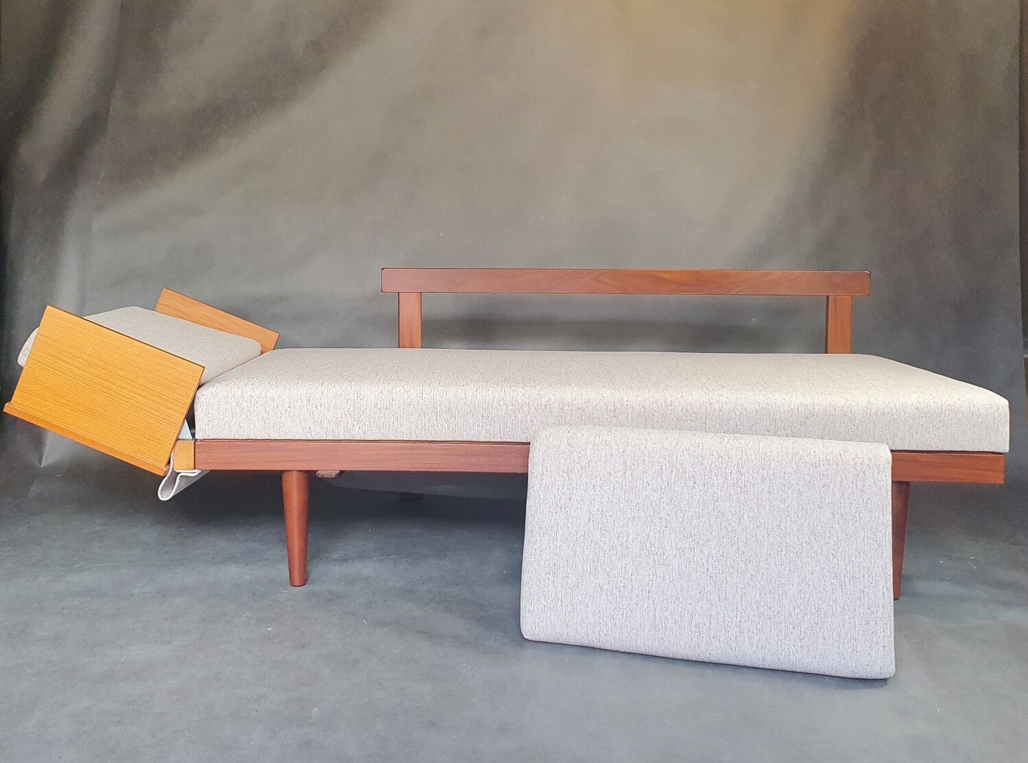 Norwegian teak daybed sofa, model Svanette design Ingmar Relling 1960s