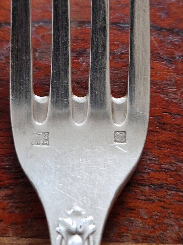 Orbrille - 2 table forks in the crossed ribbons model - in silver-plated metal