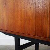 Buffet haut en teck, design danois, années 1960, production : Danemark