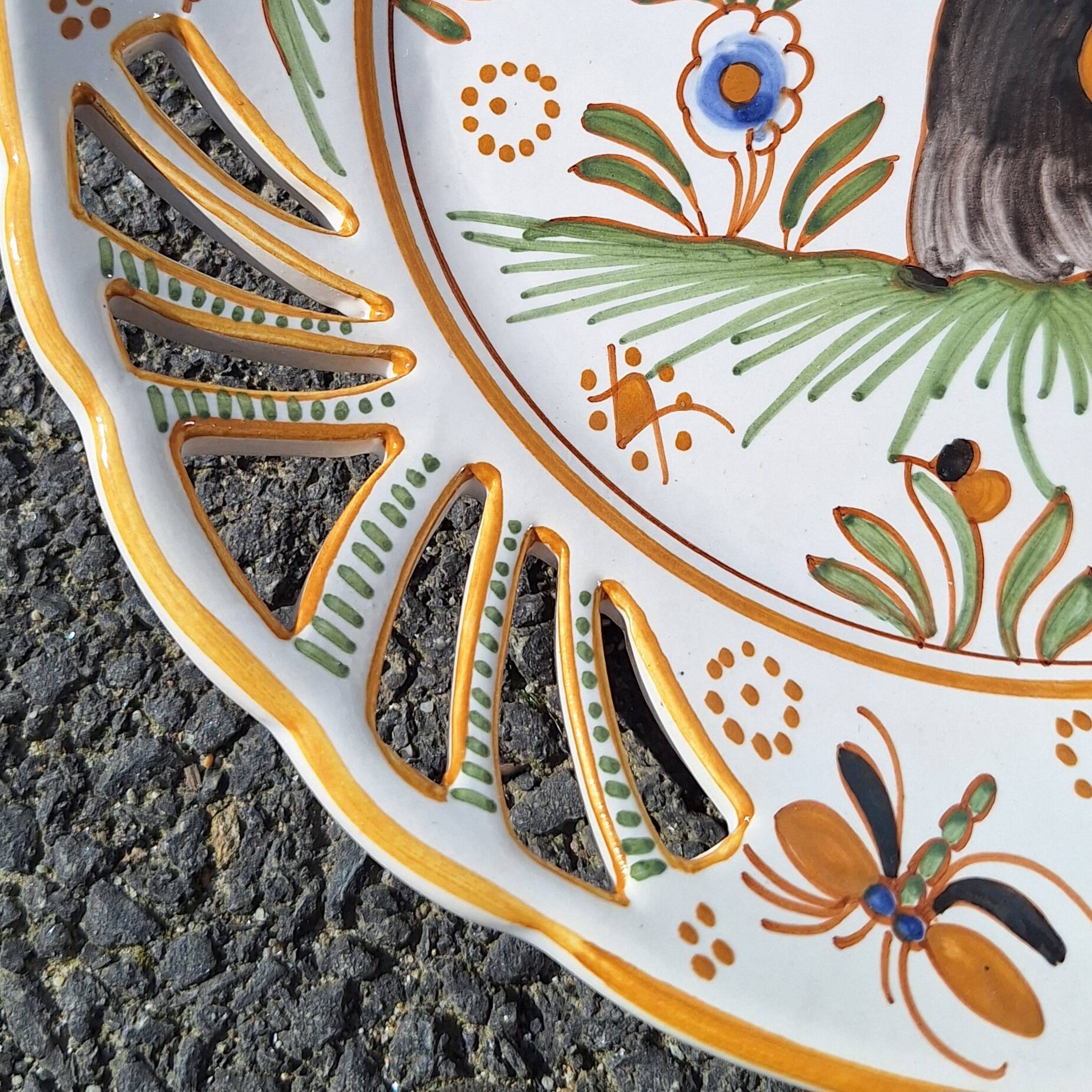 Earthenware plate with Moustiers decoration